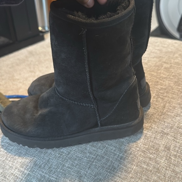 UGG classic short boot - Picture 6 of 8